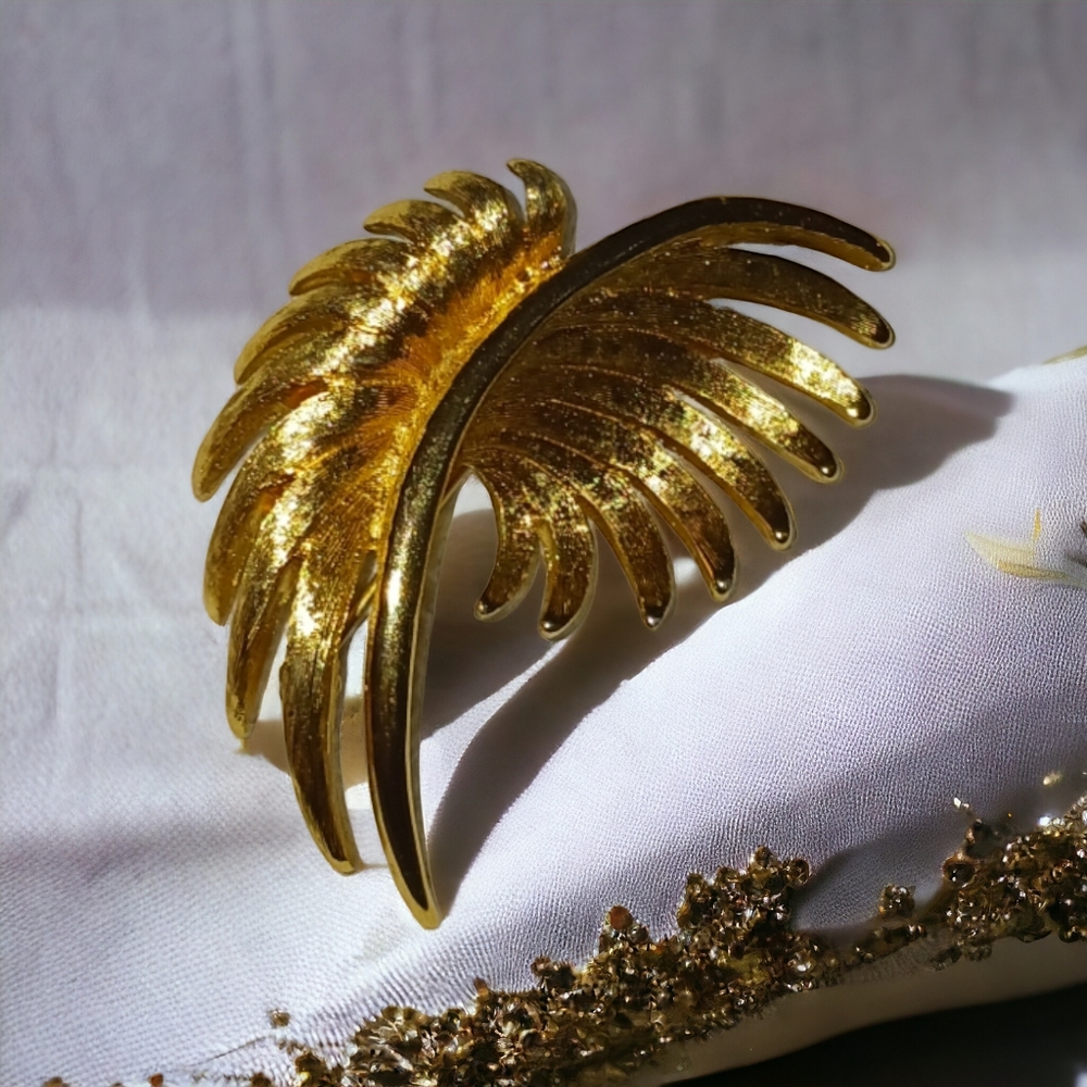 Monet Gilded Textured feather brooch